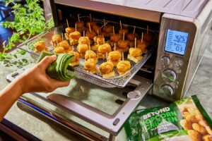 Veg-News-Vegan-Popcorn-Chicken3-Beyond-Meat