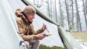 steven-rinella-eating-outdoors