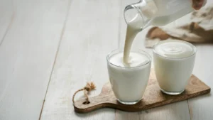 pouring-homemade-probiotic-yogurt