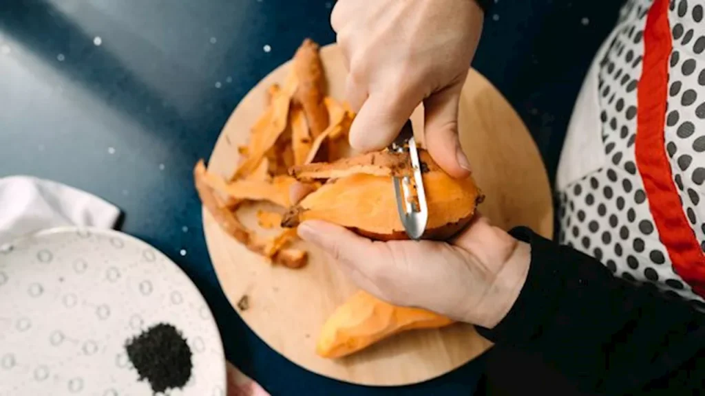 eat-the-peel-why-you-might-be-throwing-away-the-be-eat-the-peel-why-you-might-be-throwing-away-the-b